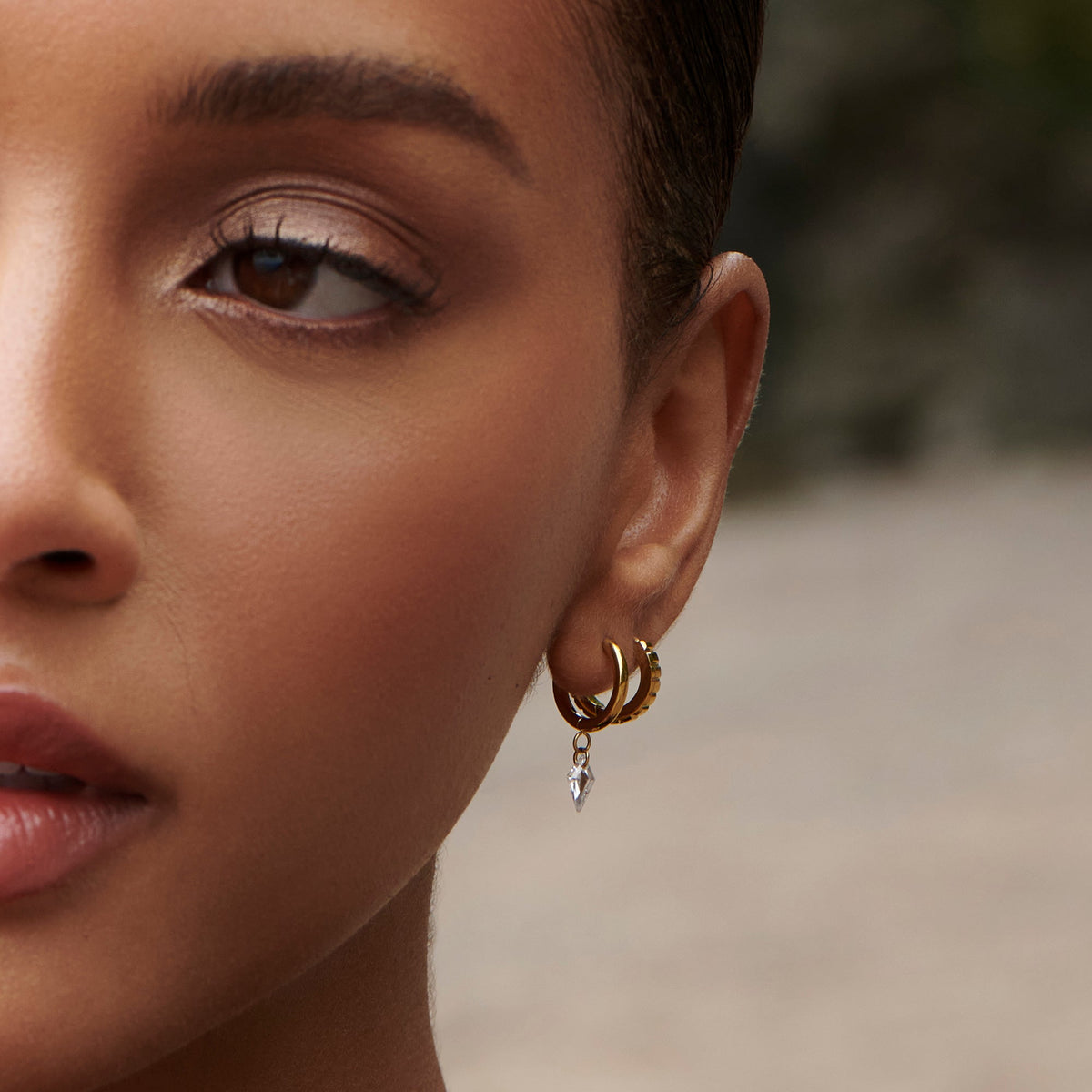 Diamond shape pendant huggie earrings boucles d'oreilles dormeuses pierre diamant pendant MIAJWL