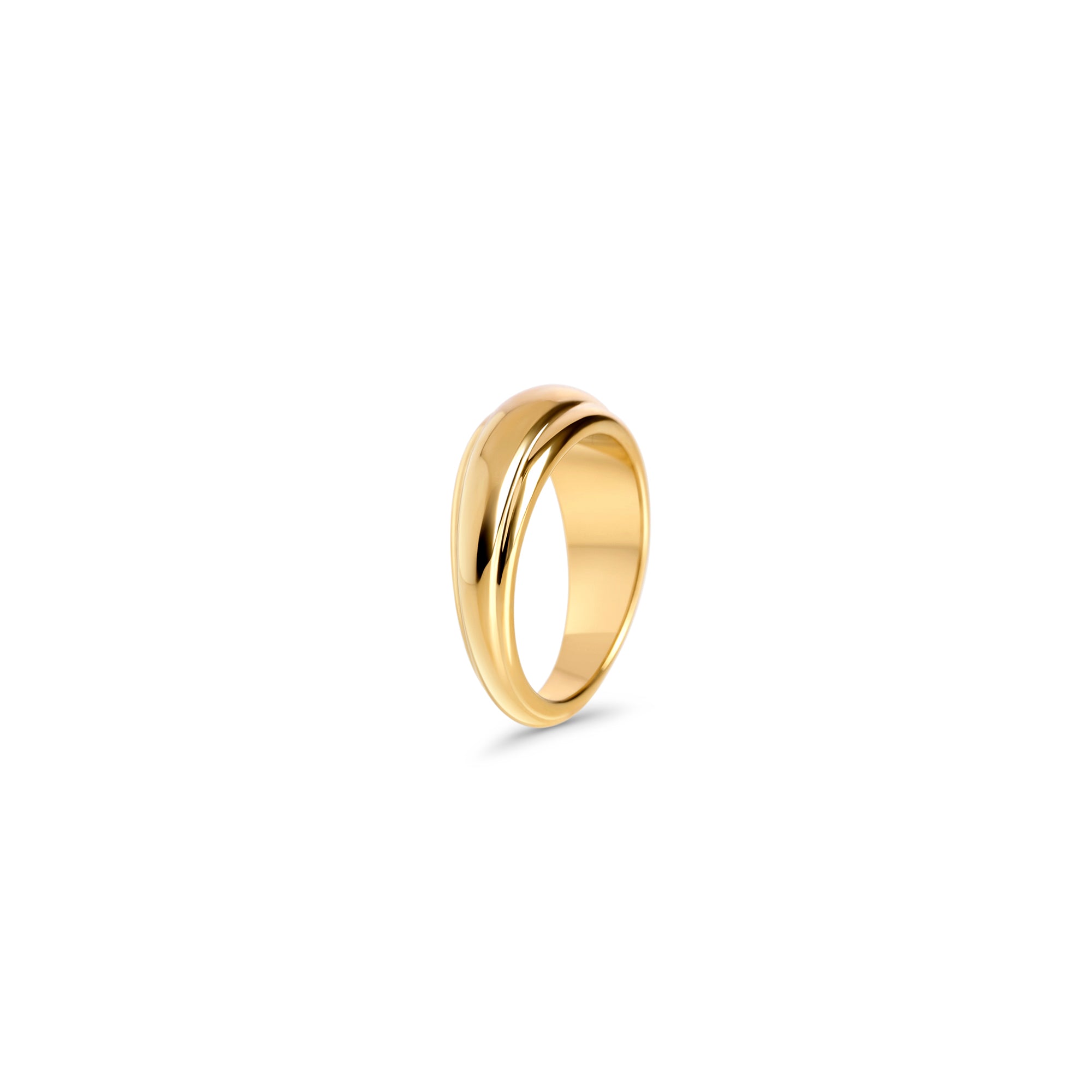 Polished gold dome ring with a smooth grooved band on a white background. Nickel-free, waterproof & tarnish. Resistant stainless steel ring for sensitive skin, minimalist luxury jewelry by Mia Bijoux Canada.
Bague dôme dorée polie à anneau lisse rainuré sur fond blanc. Bague en acier inoxydable sans nickel, résistante à l'eau et anti-ternissement pour peaux sensibles, bijouterie de luxe minimaliste par Mia Bijoux Canada.