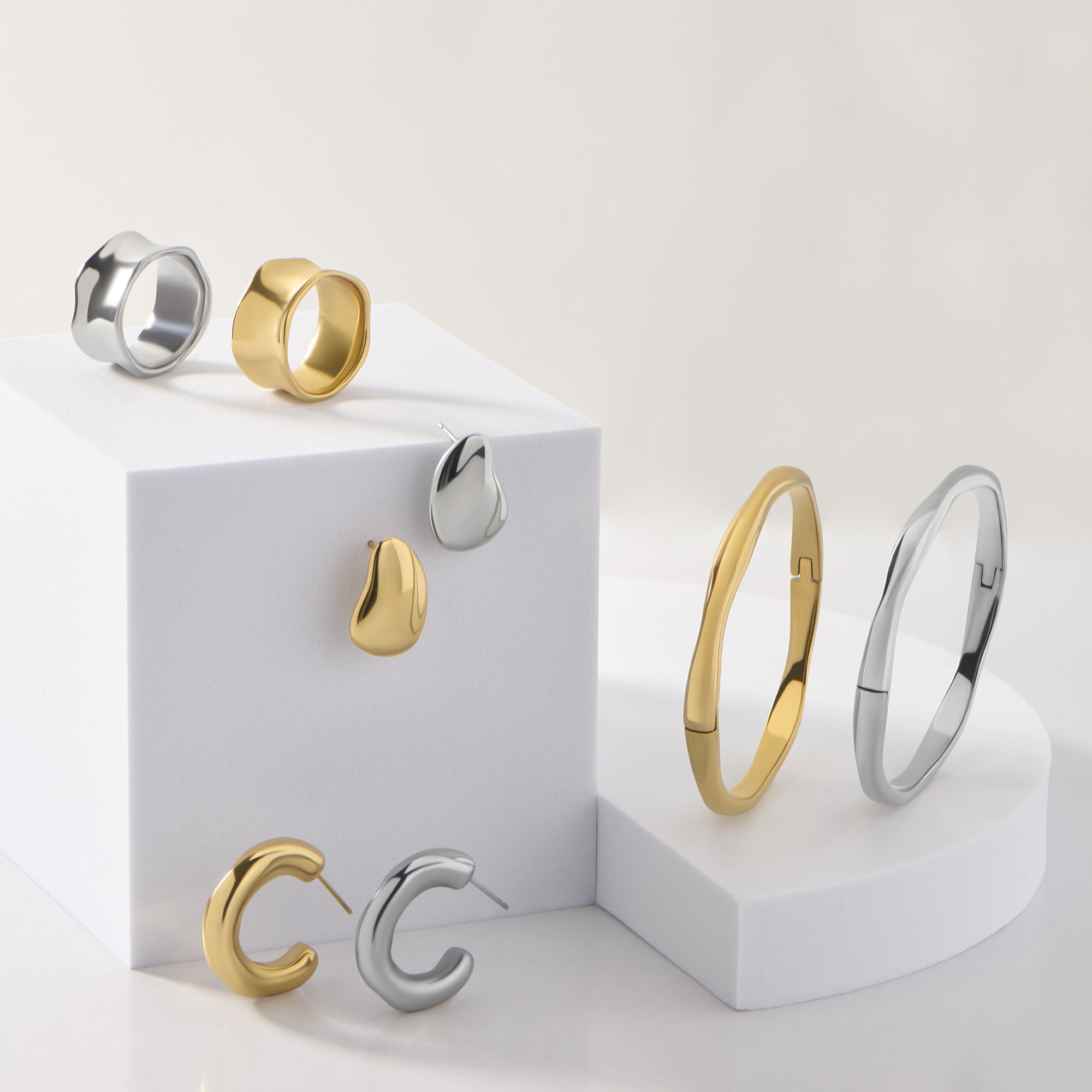 Raya Hoop Earrings