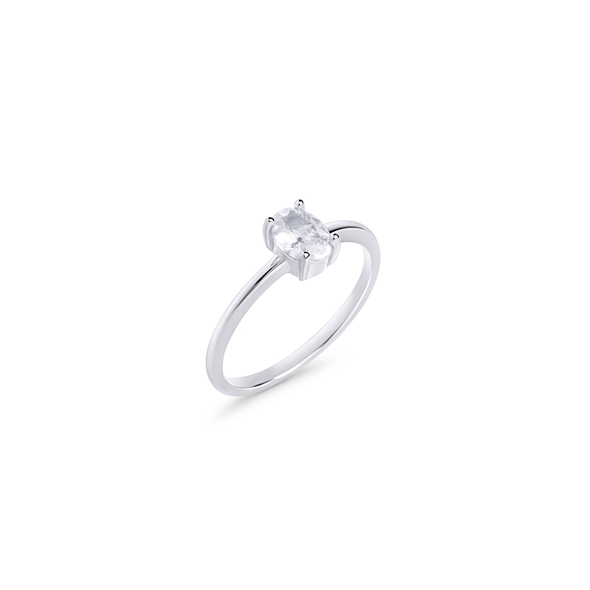 Delicate silver ring set with a single oval clear stone on a white background. Nickel-free, waterproof & tarnish-resistant stainless steel ring for sensitive skin, minimalist luxury jewelry by Mia Bijoux Canada.
Bague délicate argentée sertie d'une seule pierre transparente ovale sur fond blanc. Bague en acier inoxydable sans nickel, résistante à l'eau et anti-ternissement pour peaux sensibles, bijouterie de luxe minimaliste par Mia Bijoux Canada.