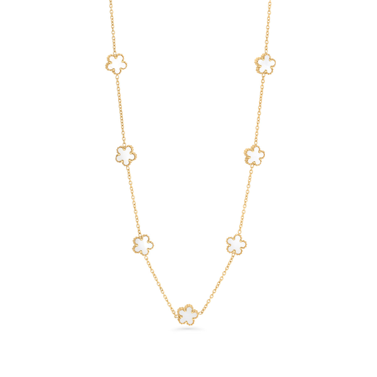 A gold chain necklace with white mother-of-pearl flower charms spaced along the chain, shown on a clean white background. Waterproof, stainless steel and allergy free. By MIAJWL.
Collier à chaîne dorée orné de fleurs blanches nacrées réparties le long de la chaîne, présenté sur fond blanc épuré. Résistant à l'eau, en acier inoxydable et hypoallergénique. Par MIAJWL.