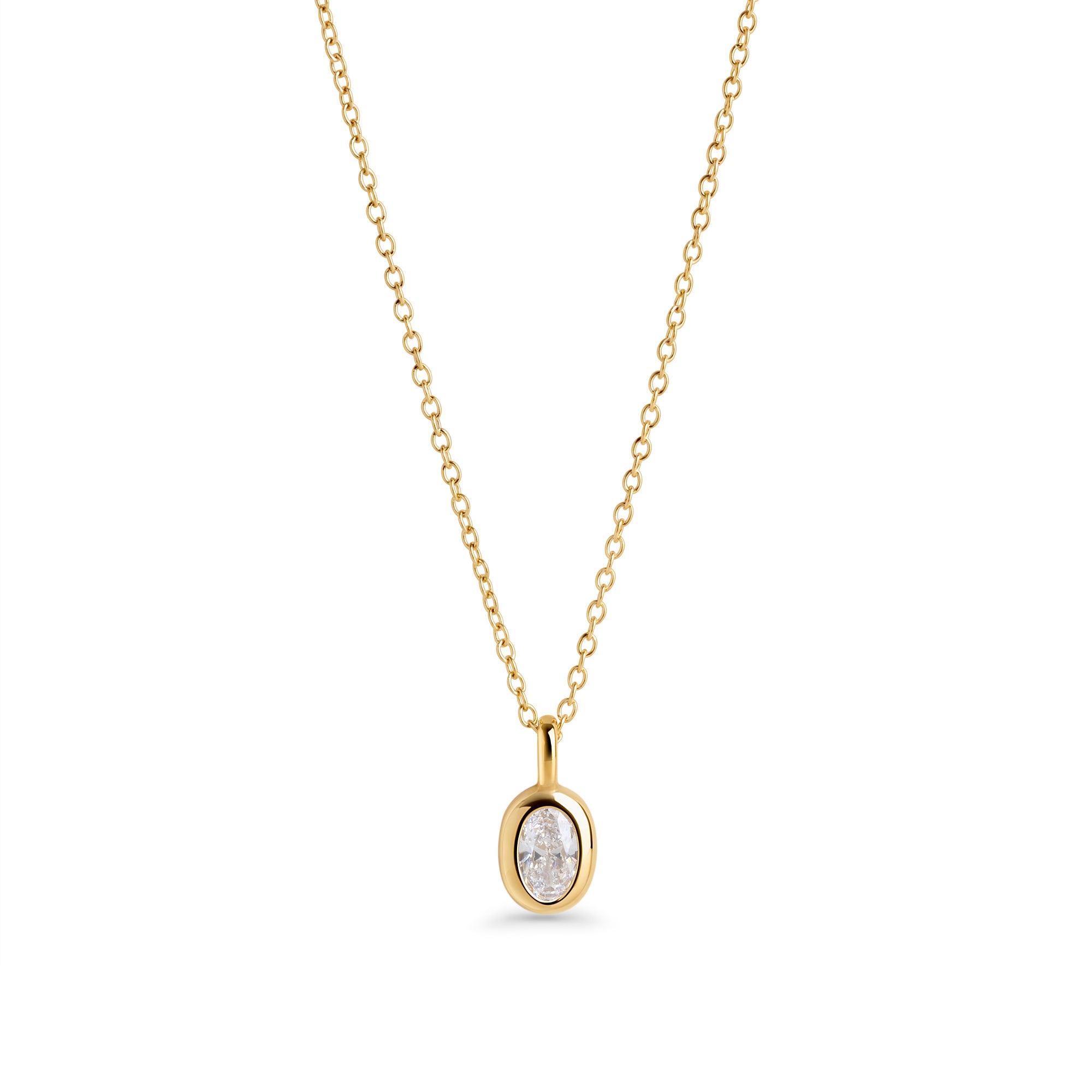 A gold chain necklace with a small oval clear stone pendant, shown on a clean white background. Waterproof, stainless steel and allergy free. By MIAJWL.
Collier à chaîne dorée avec petit pendentif serti d'une pierre transparente ovale, présenté sur fond blanc épuré. Résistant à l'eau, en acier inoxydable et hypoallergénique. Par MIAJWL.
