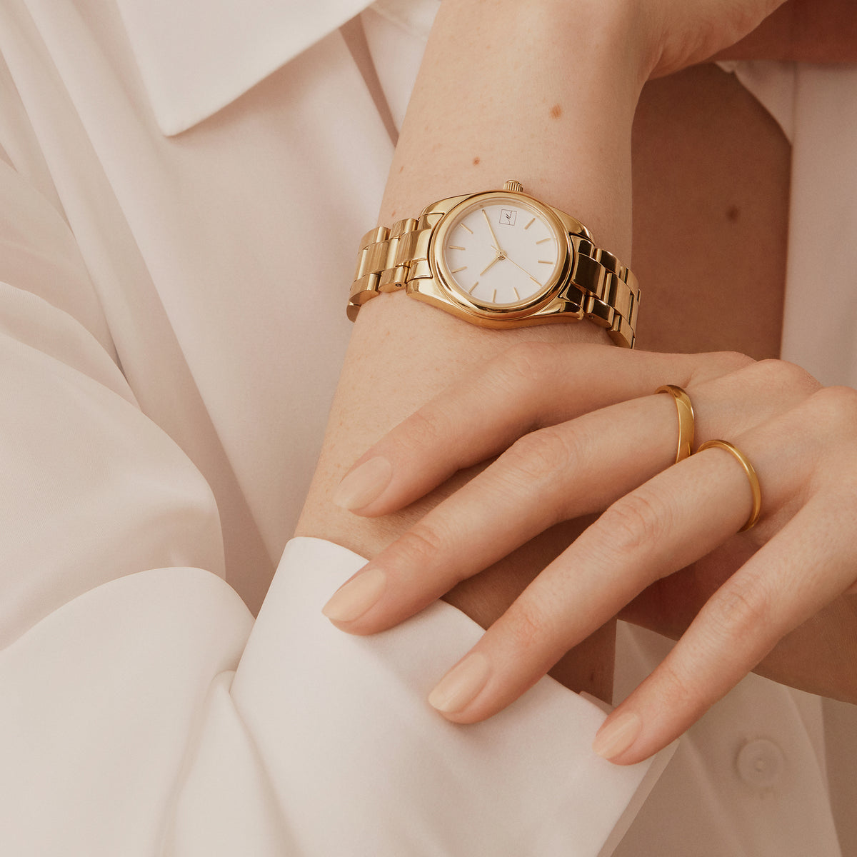 women gold watch tarnish resistant montre ronde qui ne ternit pas hypoallergénique