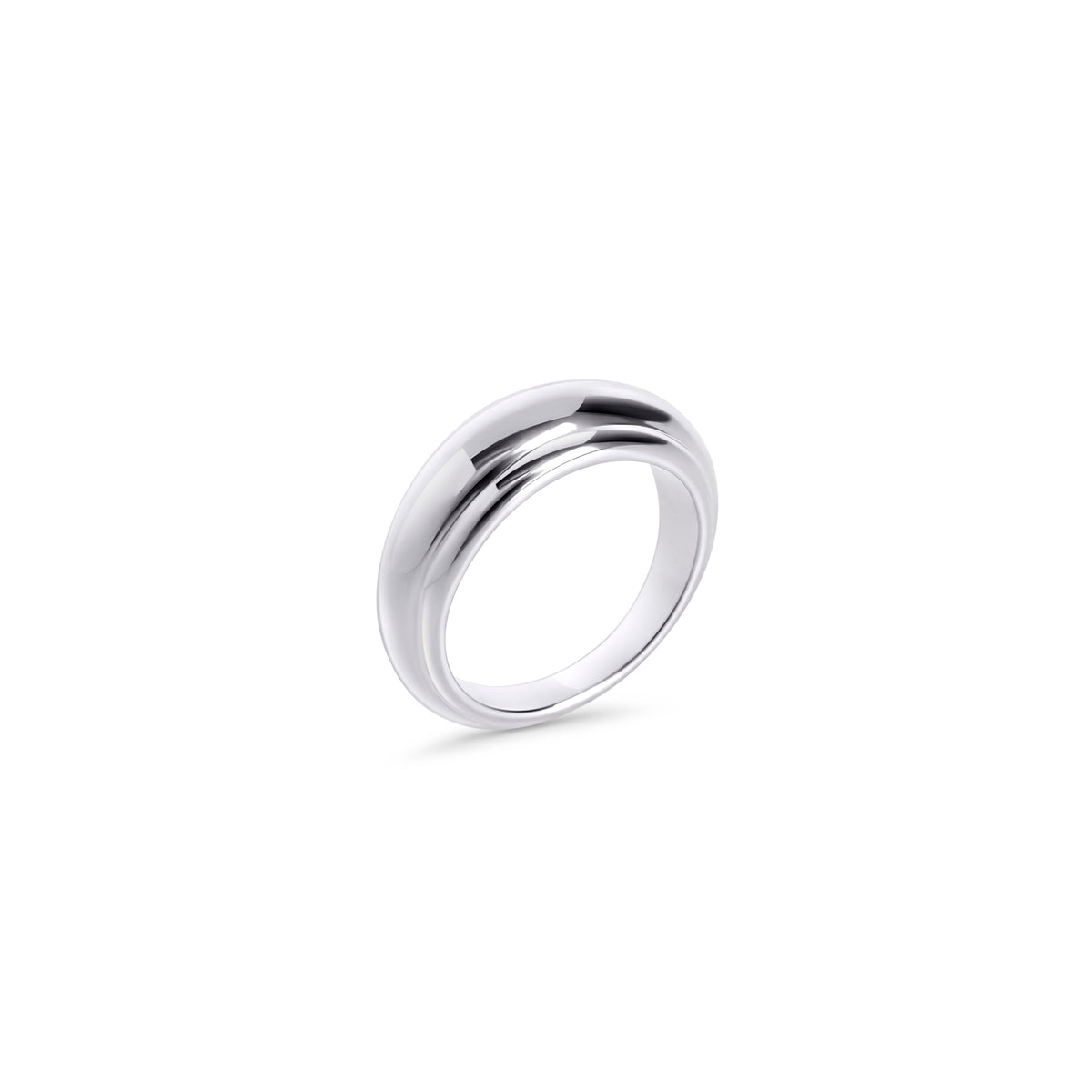 Polished silver dome ring with a smooth grooved band on a white background. Nickel-free, waterproof & tarnish. Resistant stainless steel ring for sensitive skin, minimalist luxury jewelry by Mia Bijoux Canada.

Bague dôme silver polie à anneau lisse rainuré sur fond blanc. Bague en acier inoxydable sans nickel, résistante à l'eau et anti-ternissement pour peaux sensibles, bijouterie de luxe minimaliste par Mia Bijoux Canada.