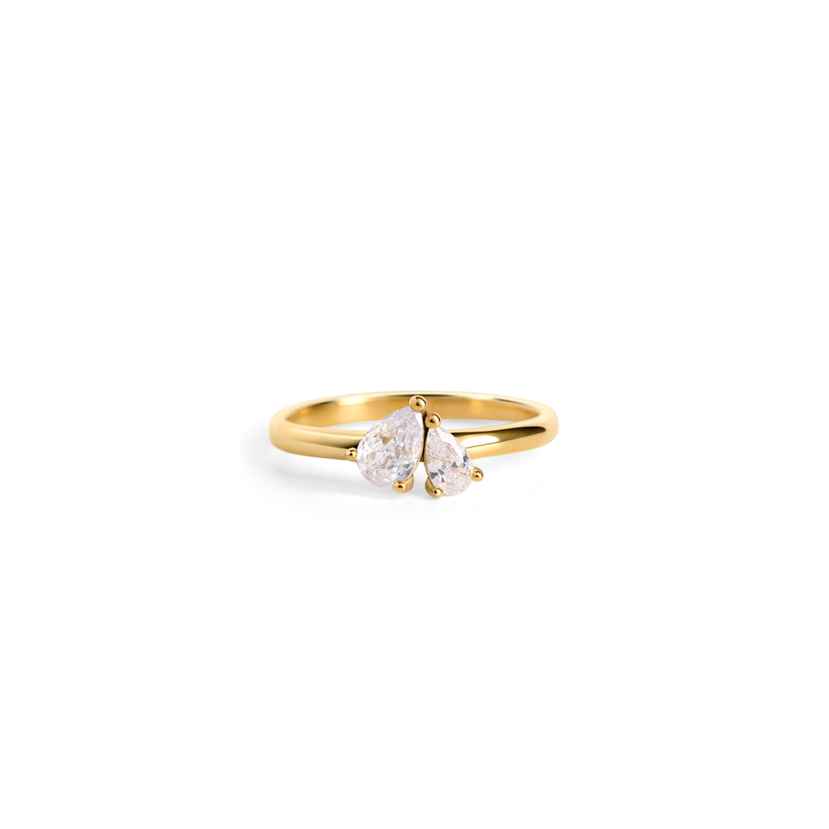 The front of a slim gold ring with two pear-cut clear stones set side by side on a white background. Nickel-free, waterproof & tarnish-resistant stainless steel ring for sensitive skin, minimalist luxury jewelry by Mia Bijoux Canada.

Vue de face d'une bague fine dorée sertie de deux pierres transparentes taille poire côte à côte sur fond blanc. Bague en acier inoxydable sans nickel, résistante à l'eau et anti-ternissement pour peaux sensibles, bijouterie de luxe minimaliste par Mia Bijoux Canada.