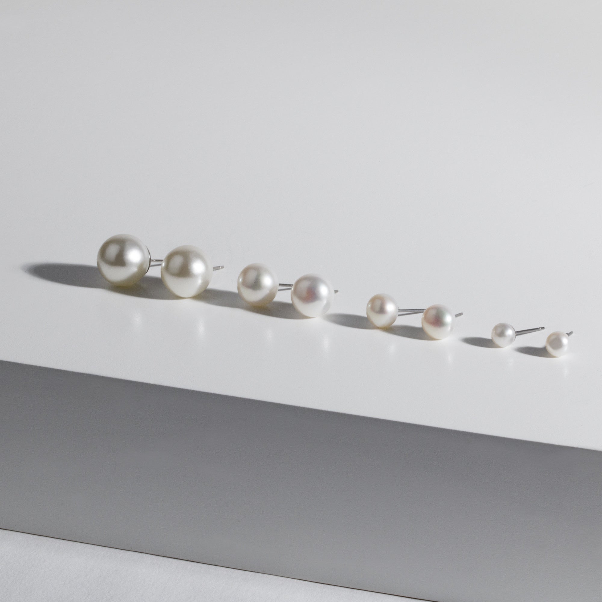 stainless-7mm-pearl-stud-earrings-hypoallergenic-boucles-oreilles-perle-acier-inox-hypoallergéniques-T411E104-MIA